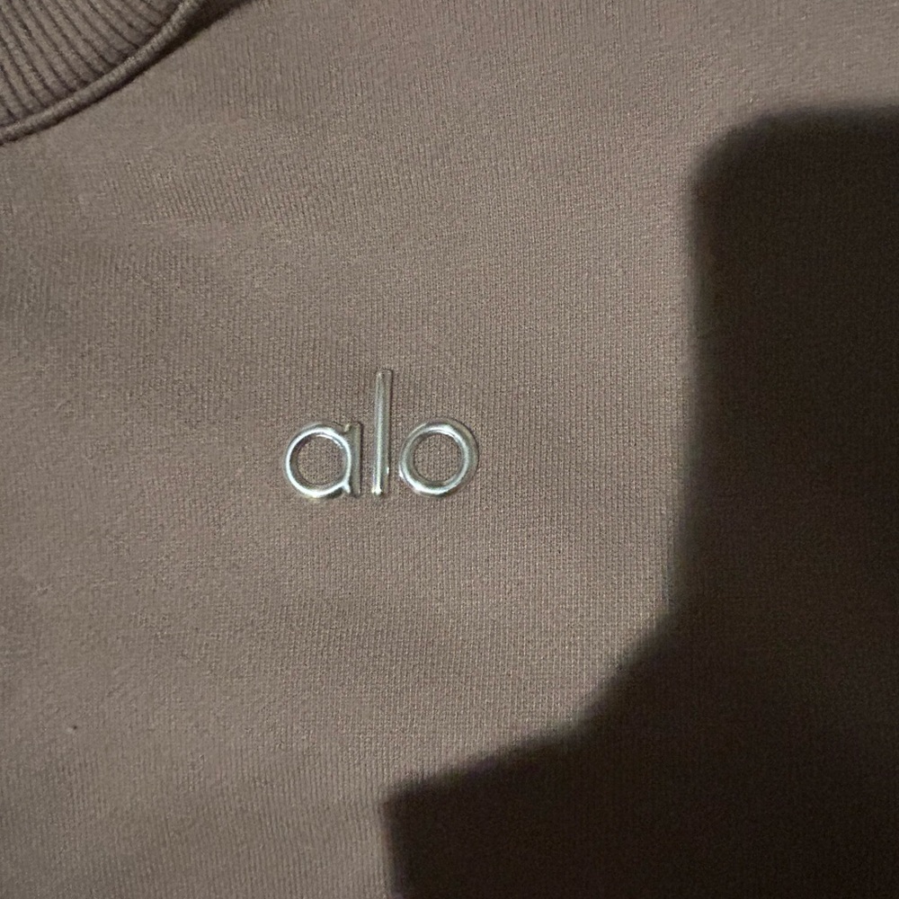 ALO Yoga Accolade Crew in sold out Mushroom